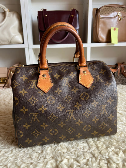 Louis Vuitton Speedy 25 Monogram Authentic Leather Handbag