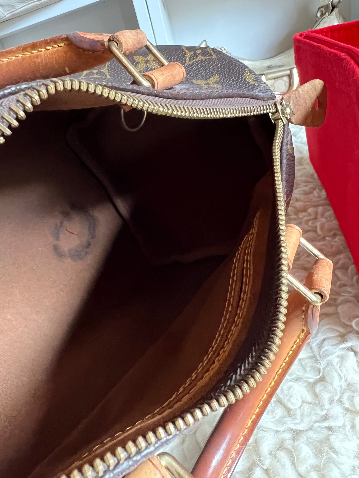 Louis Vuitton Speedy 25 Monogram Authentic Leather Handbag